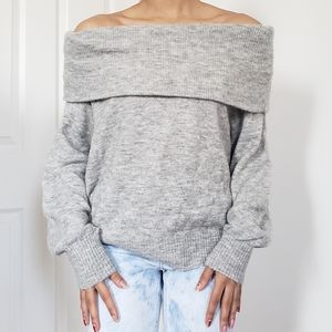 Light grey Off-shoulder balloon sleeve sweater